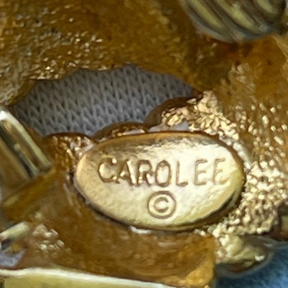 VINTAGE Carolee GoldTone Braided Rope Knot Clip On Earrings - Picture 9 of 9